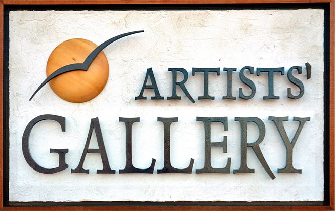 They specialize in outstanding fine arts and crafts by Washington artists, especially local artists.